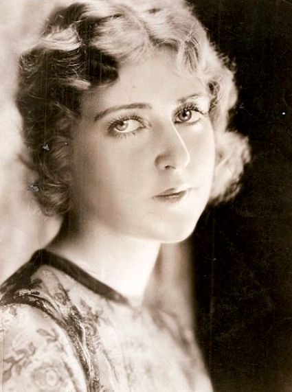 Gloria Grey