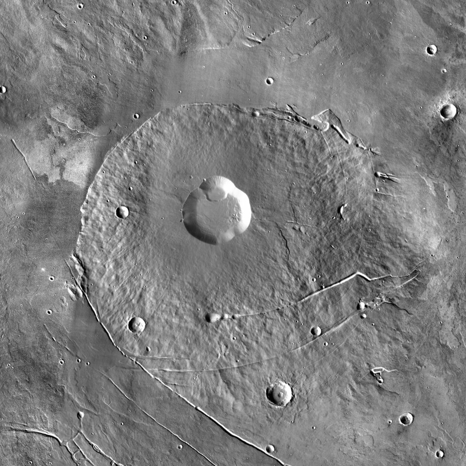 Albor Tholus