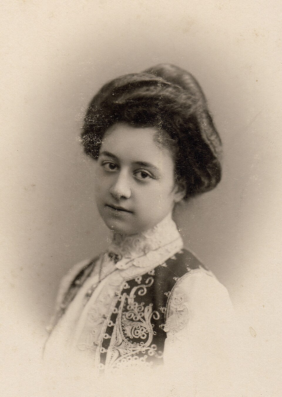 Amina Hanum Syrtlanoff