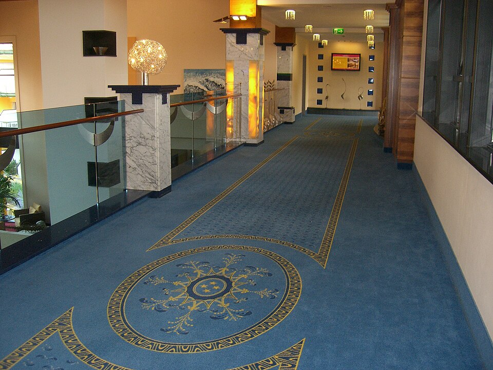 fitted carpet