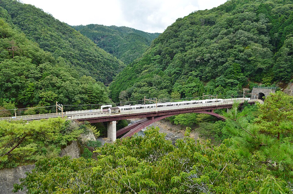 Hozukyō Station